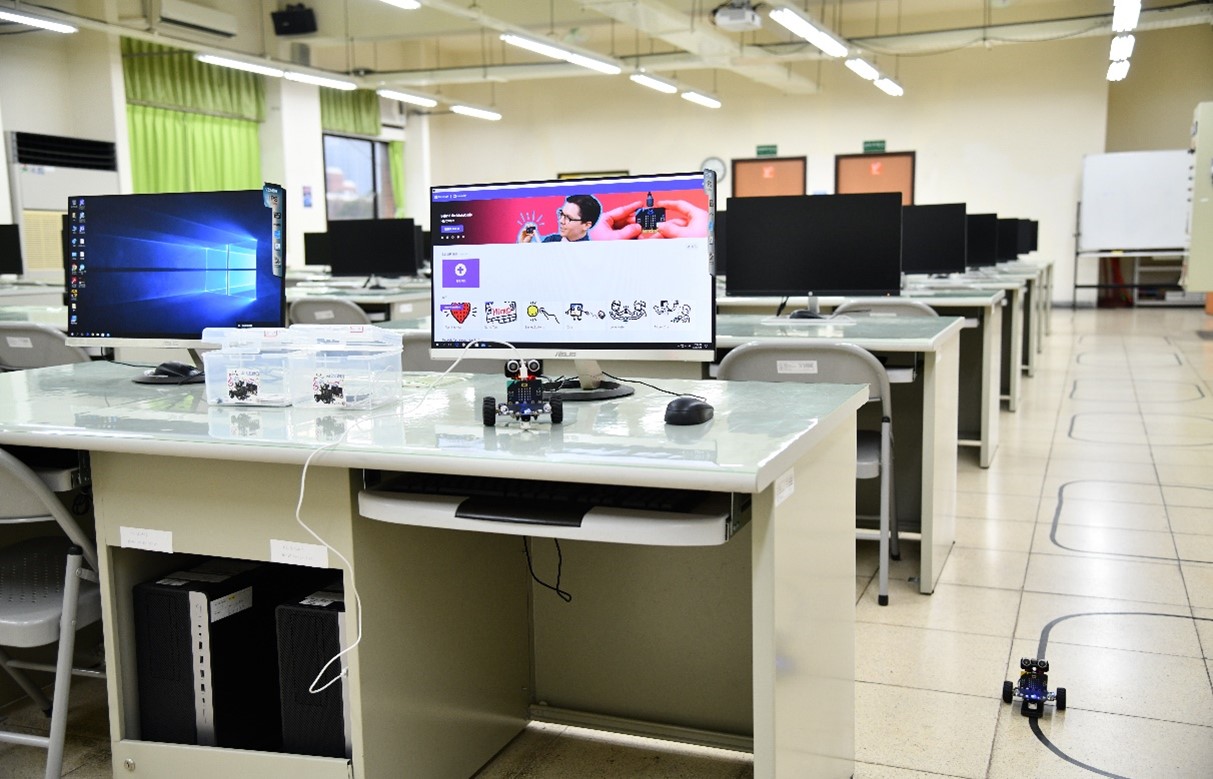 Computer Classroom (2)